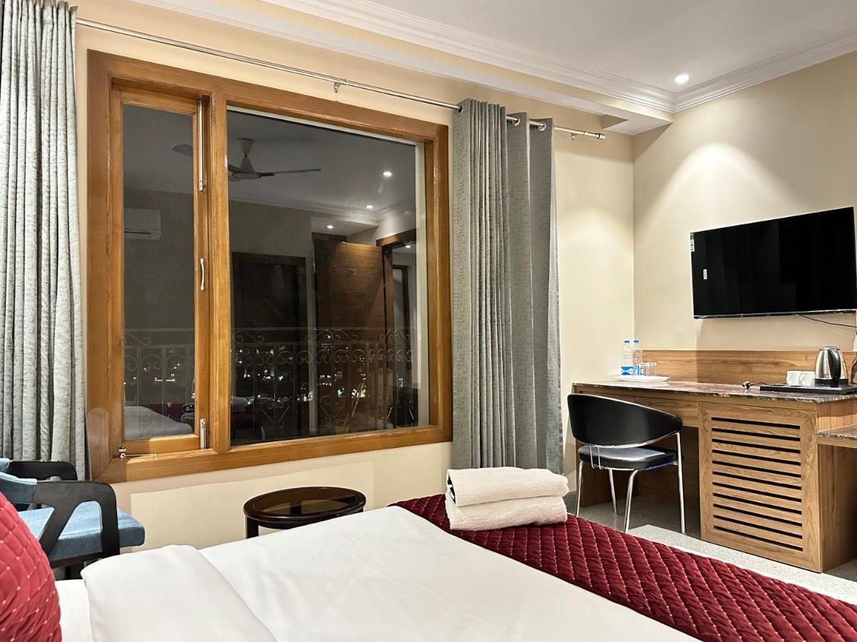 Highlands Hotel Rishīkesh Buitenkant foto