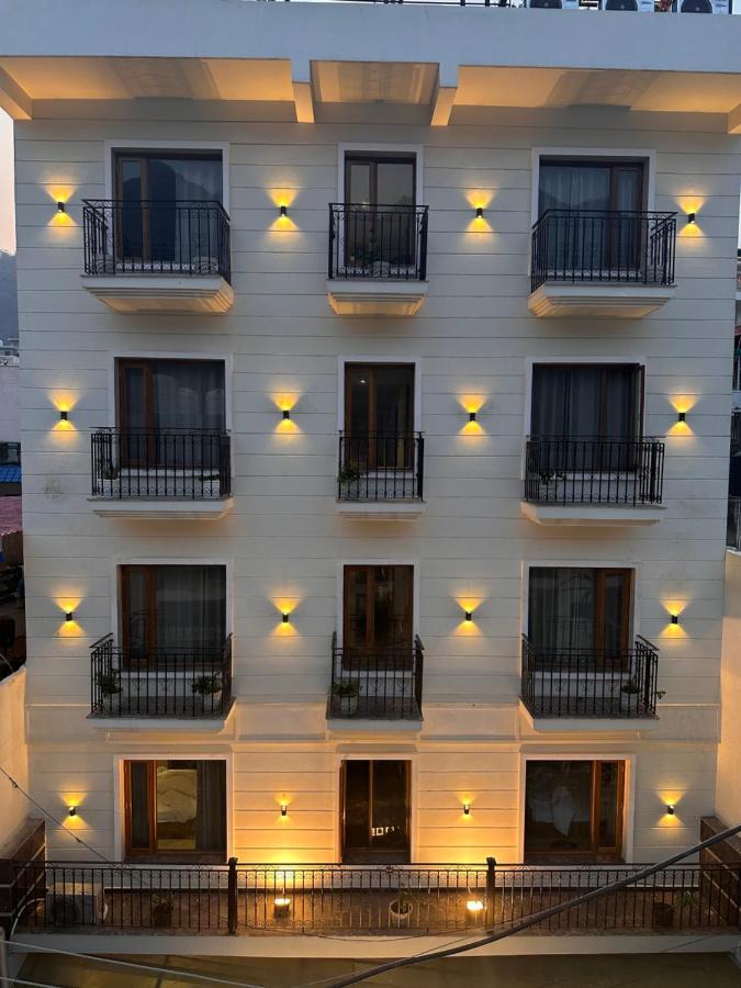 Highlands Hotel Rishīkesh Buitenkant foto